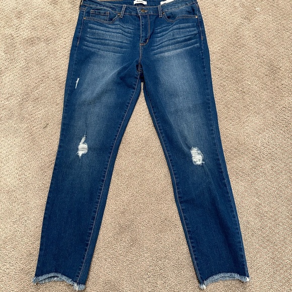 Denim - NWOT Skinny Crop Jeans